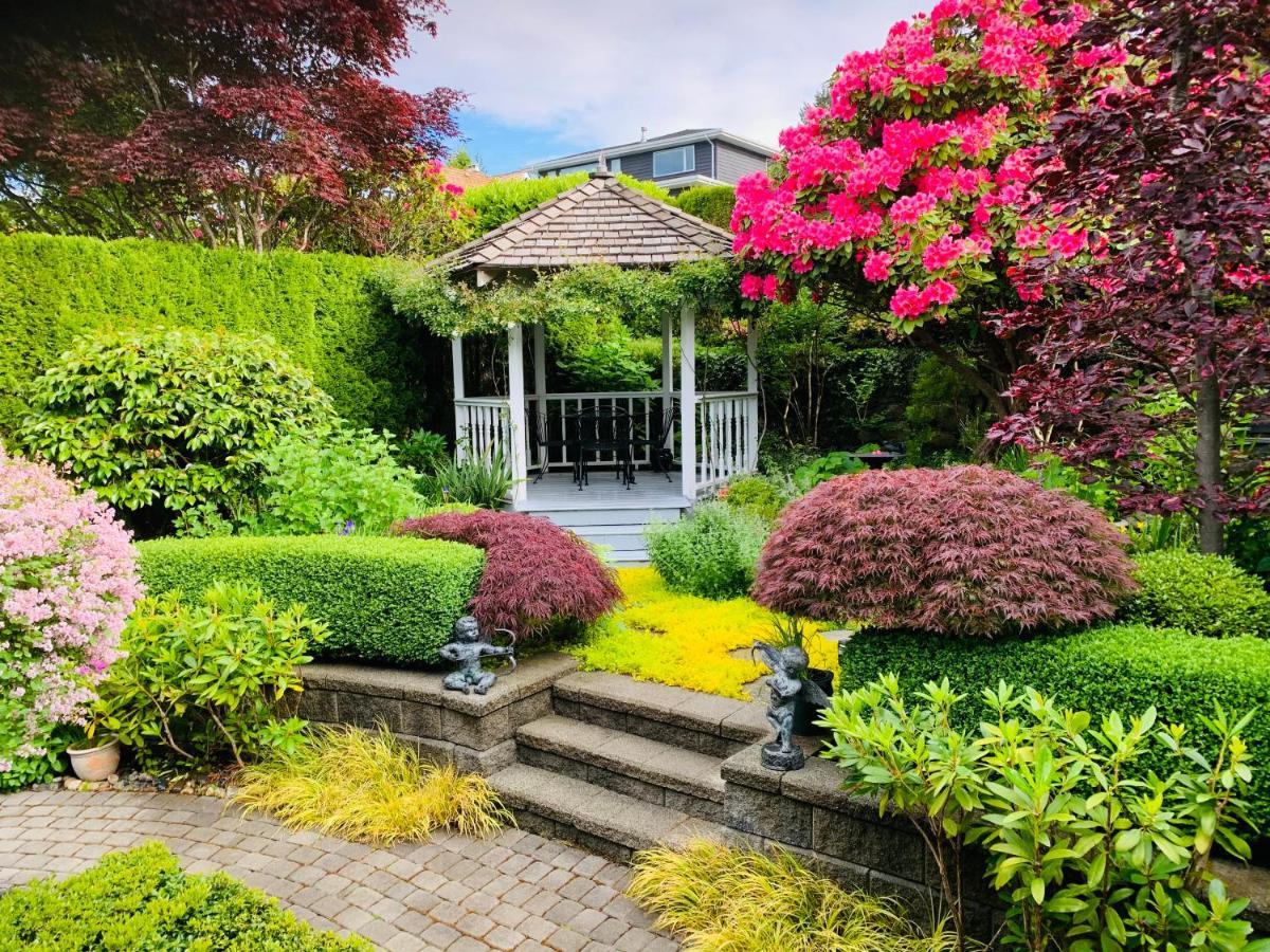 Crystal'S View Bed & Breakfast North Vancouver Exterior photo