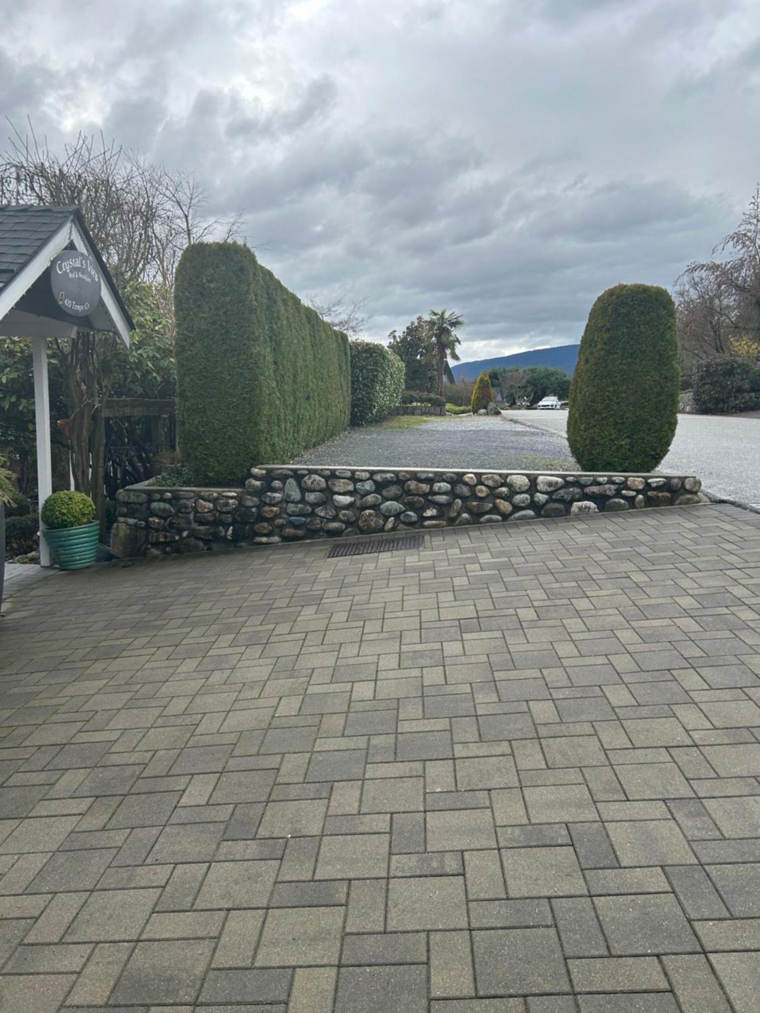 Crystal'S View Bed & Breakfast North Vancouver Exterior photo