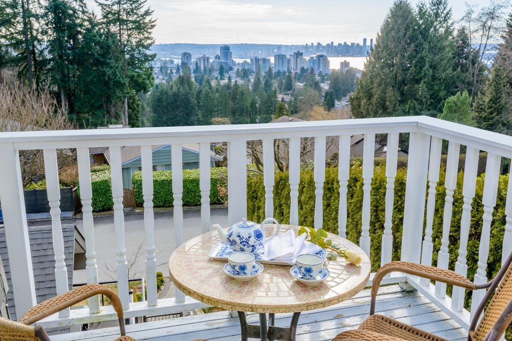 Crystal'S View Bed & Breakfast North Vancouver Exterior photo